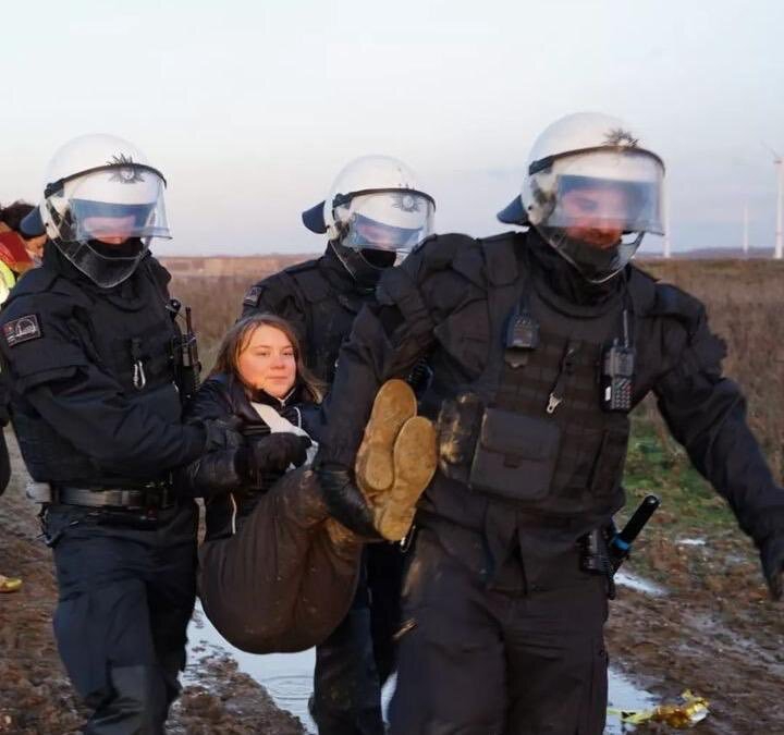 Policja aresztowała Gretę Thunberg [WIDEO] - ZielonaGospodarka.pl