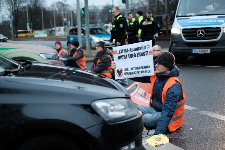 W Berlinie wydano 550 wyroków przeciw działaczom klimatycznym - ZielonaGospodarka.pl