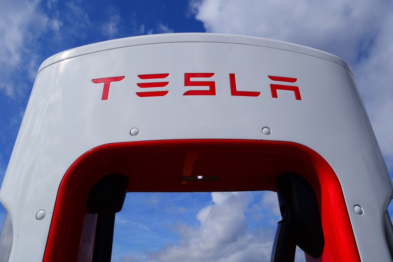 Tesla wycofuje z rynku prawie 363 tys. pojazdów - ZielonaGospodarka.pl
