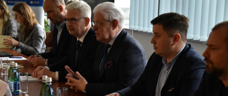 Wiceminister Ireneusz Zyska wziął udział w prezentacji raportu o elektryfikacji transportu - ZielonaGospodarka.pl