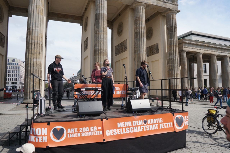 Aktywiści klimatyczni blokują Berlin; protesty w 30 miejscach [WIDEO] - ZielonaGospodarka.pl
