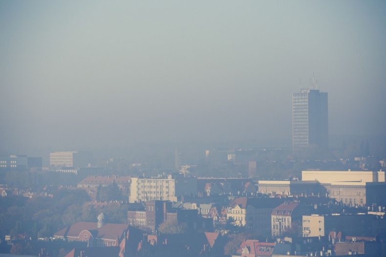 Nawet jeden dzień smogu może być groźny dla zdrowia. Które miasta były najbardziej zanieczyszczone ostatniej zimy? - ZielonaGospodarka.pl