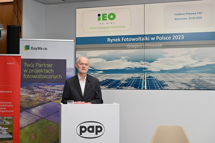 Raport IEO: Fotowoltaika (PV) głównym obszarem inwestycji w polską energetykę  - ZielonaGospodarka.pl