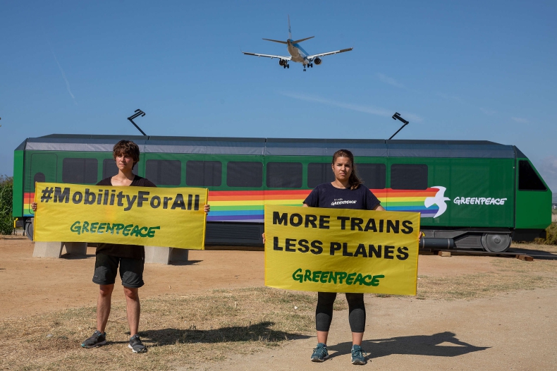 Greenpeace: Podróże koleją w UE są średnio dwa razy droższe niż samolotem - ZielonaGospodarka.pl