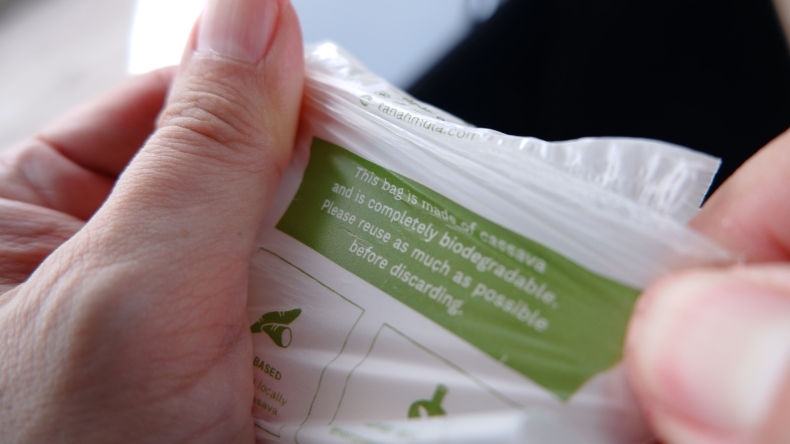 Martwe muchy można wykorzystać do produkcji biodegradowalnego plastiku - ZielonaGospodarka.pl