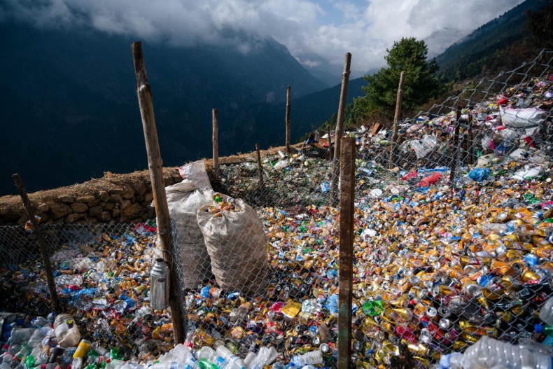 Multimedialne centrum edukacyjne u podnóża Mount Everest pomaga zmniejszyć ilość śmieci - ZielonaGospodarka.pl