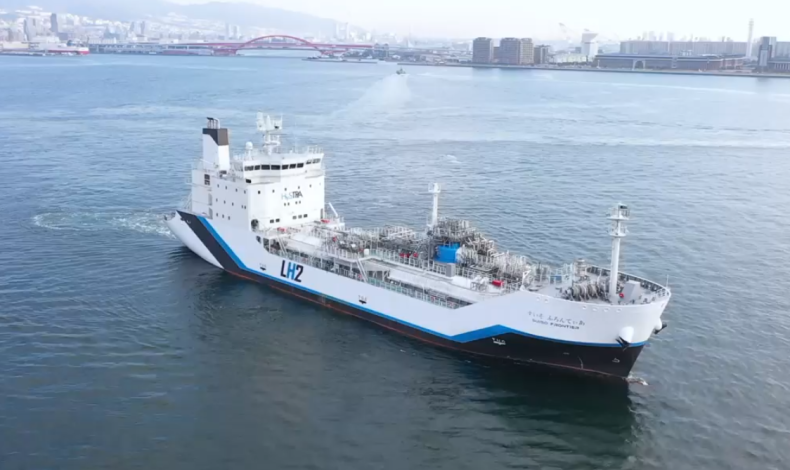 Do Omanu przypłynął pierwszy na świecie statek transportujący skroplony wodór - ZielonaGospodarka.pl
