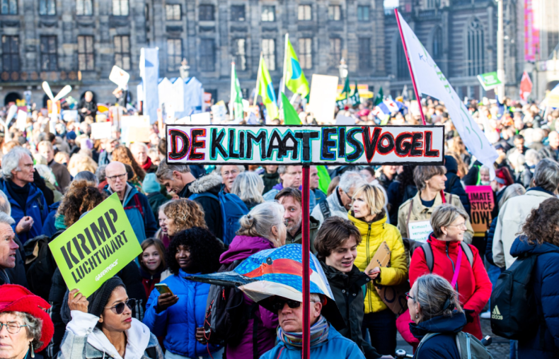 Dziesiątki tysięcy uczestników marszu klimatycznego w Amsterdamie - ZielonaGospodarka.pl