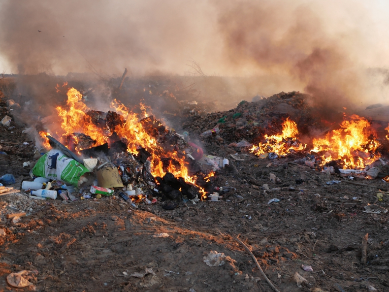 Zapadł prawomocny wyrok za podpalenie składowiska odpadów w Nowinach - ZielonaGospodarka.pl