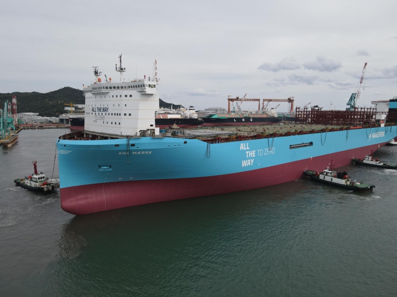 Chrzest dużego kontenerowca napędzanego metanolem dla Maersk. To początek nowej "zielonej floty" - ZielonaGospodarka.pl