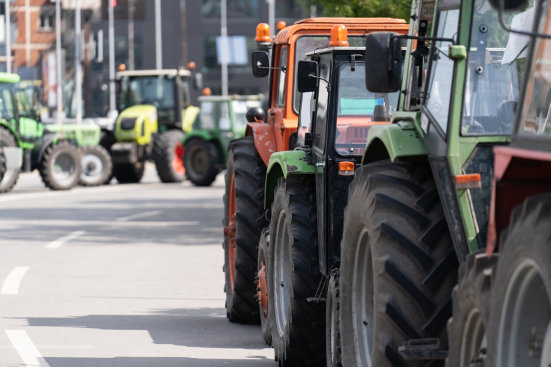W Europie od tygodni rolnicy protestują przeciwko Europejskiemu Zielonemu Ładowi i importowi spoza UE - ZielonaGospodarka.pl