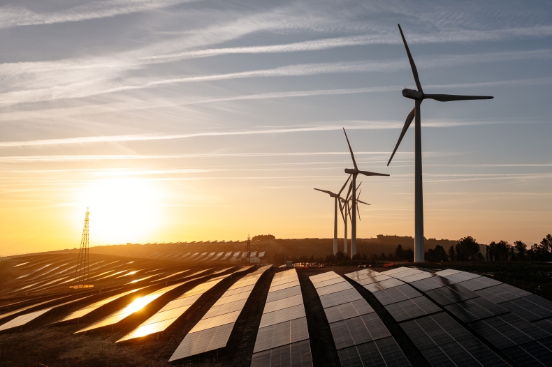 EDP Renewables inauguruje nowy hybrydowy projekt energii słonecznej i wiatrowej w Portugalii  - ZielonaGospodarka.pl