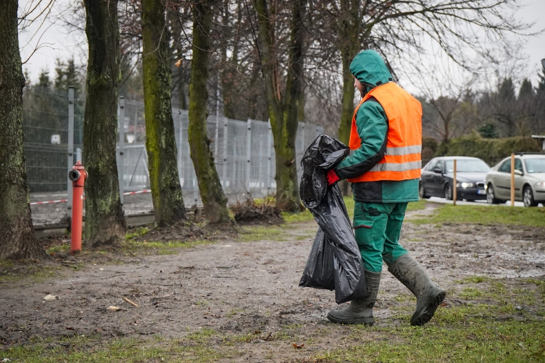 64 tony śmieci porzucone w terenach zielonych - ZielonaGospodarka.pl