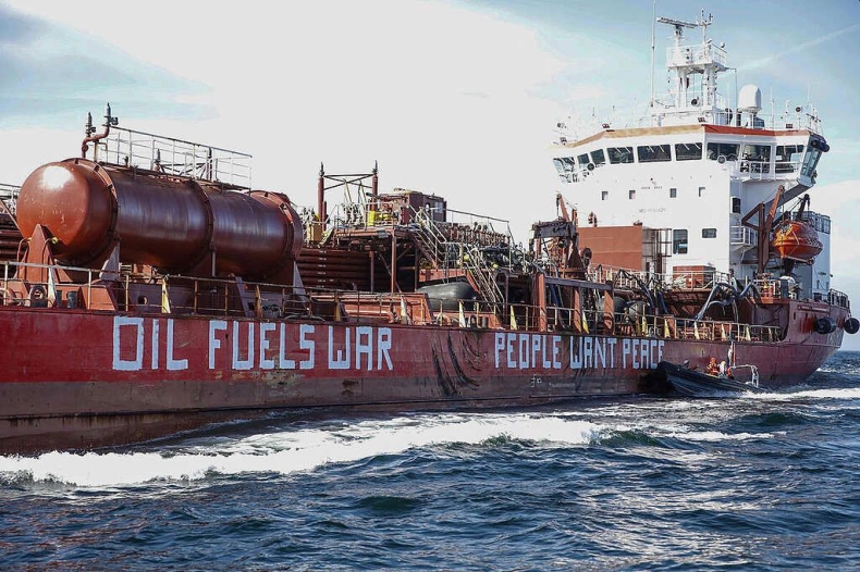 Szwecja. Greenpeace przeprowadził akcję przeciwko tankowaniu rosyjskiej floty cieni - ZielonaGospodarka.pl