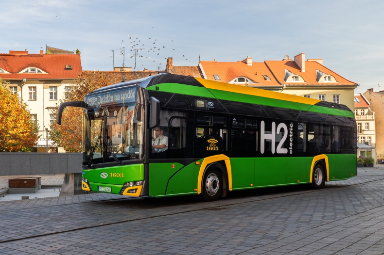 Wodorowy autobus Solaris zwycięzcą konkursu Polski Bus Roku 2023  - ZielonaGospodarka.pl