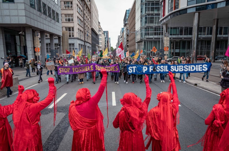 60 aktywistów klimatycznych aresztowanych po blokadzie jednej z głównych ulic Brukseli - ZielonaGospodarka.pl