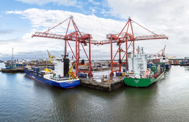 Brytyjskie porty wzbogacą się o stacje ładowania statków elektrycznych - ZielonaGospodarka.pl