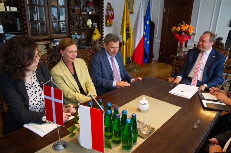 Marszałek Struk spotkał się z ambasadorem Danii. Tematem rozmowy morska energetyka wiatrowa na Bałtyku - ZielonaGospodarka.pl
