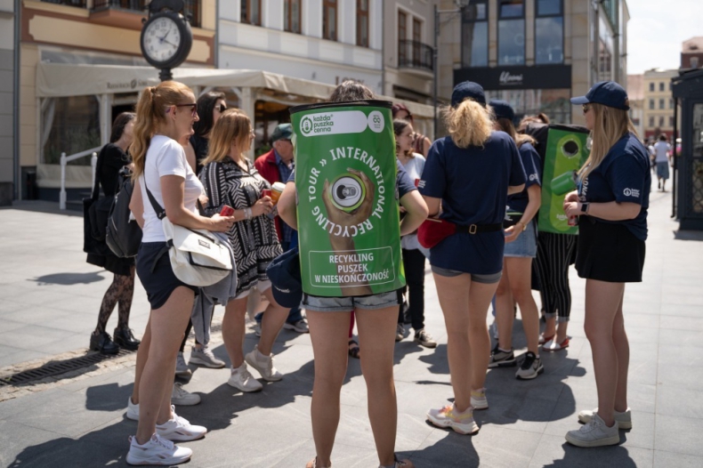 Każda Puszka Cenna świętuje Światowy Dzień Ochrony Środowiska na bydgoskim placu Teatralnym  - ZielonaGospodarka.pl