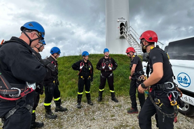 EDF Renewables przeprowadził manewry dla strażaków na Farmie Wiatrowej Parnowo - ZielonaGospodarka.pl