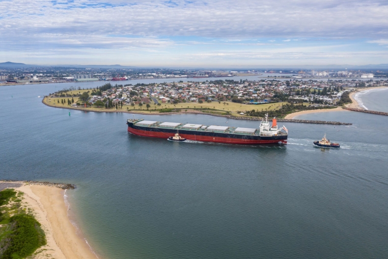 Australia. Protest klimatyczny uniemożliwił wpłynięcie statku do największego portu węglowego świata - ZielonaGospodarka.pl