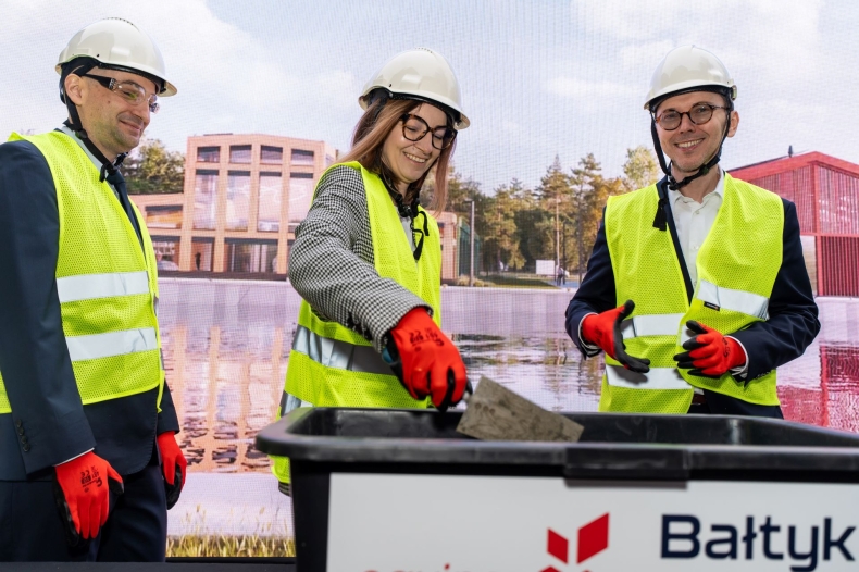 ­Equinor rusza z budową bazy serwisowej w Łebie. Uroczyste wmurowanie kamienia węgielnego - ZielonaGospodarka.pl
