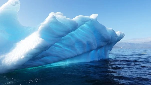 Przez falę upałów pokrywa lodowa Grenlandii topnieje dwa razy szybciej niż zwykle - ZielonaGospodarka.pl
