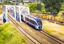 Pociągiem na wakacje! Letni rozkład PKP, więcej połączeń i nowe trasy