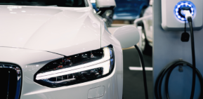 Straż Pożarna: więcej elektryków na drogach i mniej pożarów pojazdów