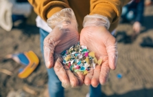Mikroplastik przenika nawet 2 km pod powierzchnię oceanu