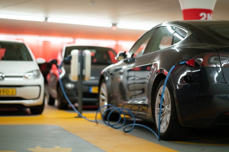 Holandia liderem pod względem liczby stacji ładowania samochodów na prąd w UE - ZielonaGospodarka.pl
