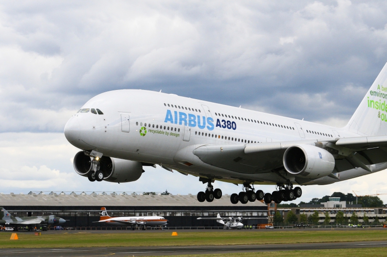 Airbus: nowy A220 zużywa mniej paliwa i mniej emituje CO2 - ZielonaGospodarka.pl