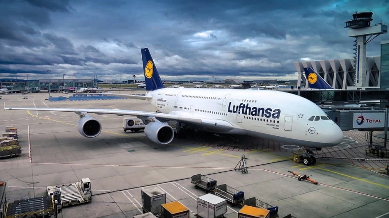Lufthansa jako pierwsze linie lotnicze na świecie chce korzystać z syntetycznej ropy - ZielonaGospodarka.pl