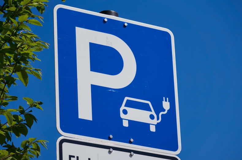 Rada Ministrów zajmie się we wtorek projektem noweli ustawy o elektromobilności - ZielonaGospodarka.pl