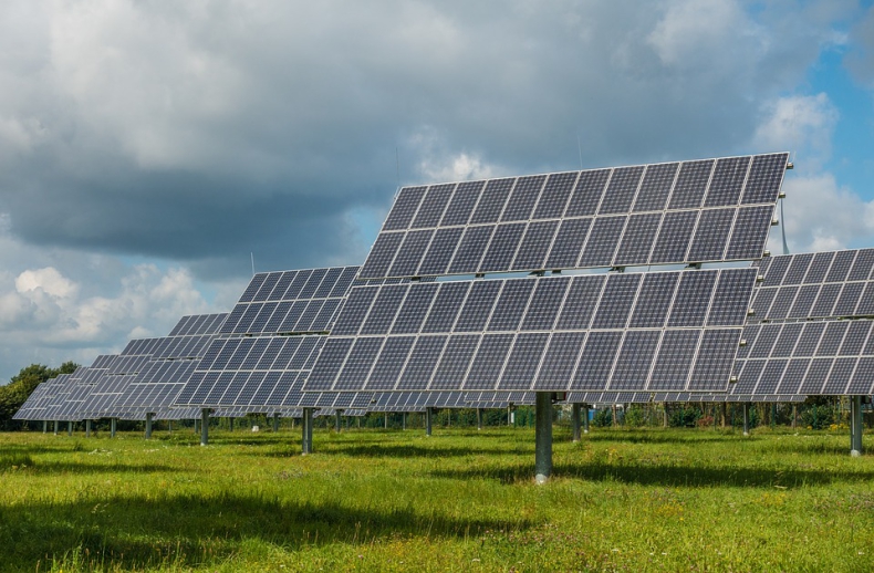 Irak podpisał umowę z firmą z ZEA na budowę elektrowni słonecznych - ZielonaGospodarka.pl