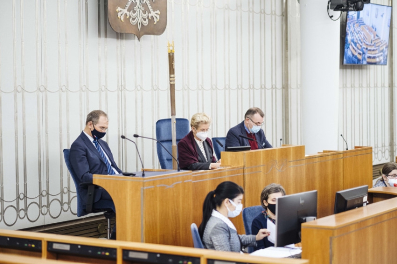 Senat apeluje o szybsze działania na rzecz czystego powietrza - ZielonaGospodarka.pl