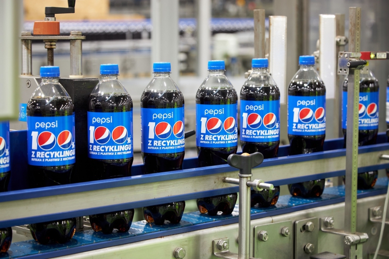 Napoje Pepsi oraz Mirinda w butelkach pochodzących w 100% z recyklingu - ZielonaGospodarka.pl