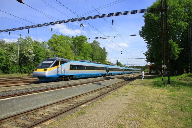 PKP Intercity ogłosiło przetarg na 16 lokomotyw hybrydowych - ZielonaGospodarka.pl