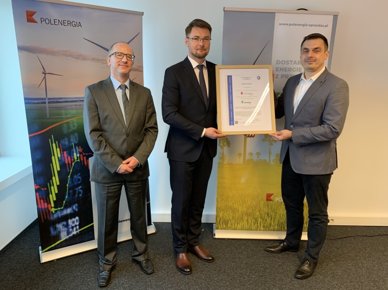 Polenergia Sprzedaż jako pierwsza w Polsce spółka energetyczna otrzymała certyfikat TÜV SÜD Polska Sp. z o.o. potwierdzający najwyższą jakość oferty sprzedaży zielonej energii w standardzie Energia 2051  - ZielonaGospodarka.pl