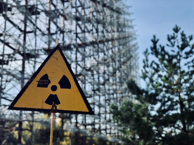 PAA: brak uszkodzeń infrastruktury jądrowej po wybuchach w pobliżu Zaporoskiej Elektrowni Jądrowej - ZielonaGospodarka.pl