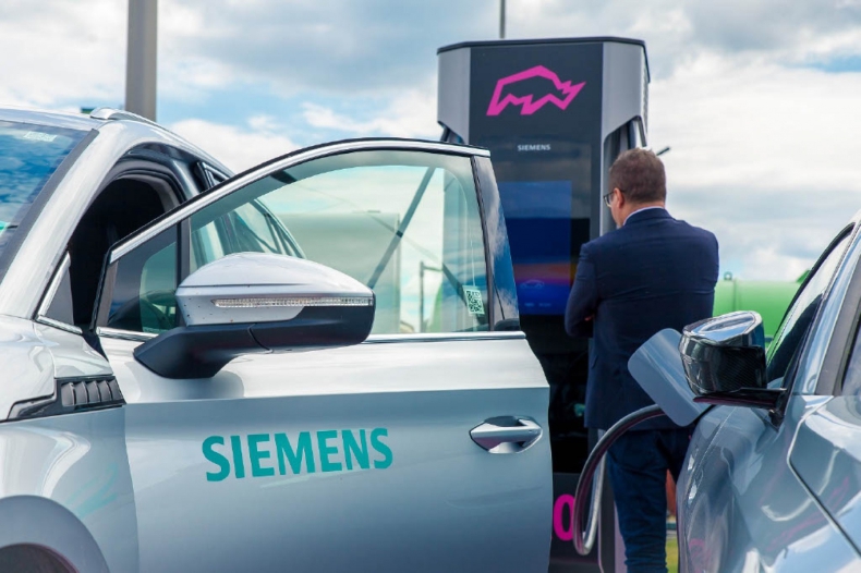 Siemens uruchomił pierwszą stację szybkiego ładowania na śląskim odcinku autostrady A1 - ZielonaGospodarka.pl