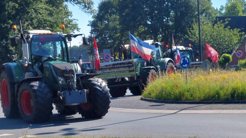 Dziesiątki tysięcy holenderskich rolników protestowało przeciwko ograniczeniom emisji związków azotu - ZielonaGospodarka.pl