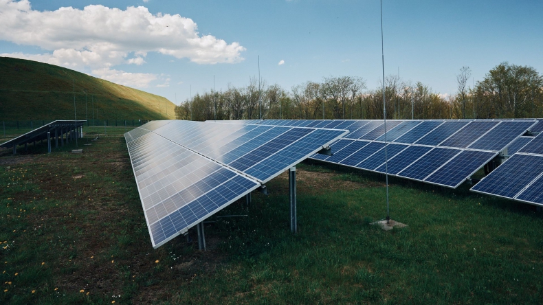 PGE podpisała umowy na budowę czterech farm fotowoltaicznych o łącznej mocy 25 MW - ZielonaGospodarka.pl
