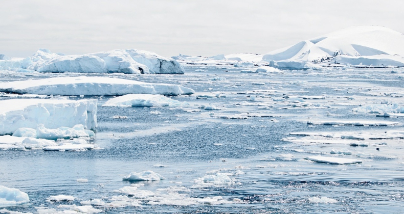 Woda z lodu, który stopniał na Grenlandii w jeden weekend, zapełniłaby ponad 7 mln basenów olimpijskich - ZielonaGospodarka.pl