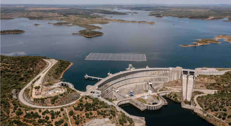Pionierska pływająca elektrownia fotowoltaiczna EDP w Portugalii jest w gotowa do produkcji energii - ZielonaGospodarka.pl
