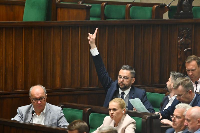 Rzecznik PiS: nie sądzę, by senacka komisja ds. klimatu, poza biciem piany, wniosła coś do sprawy - ZielonaGospodarka.pl