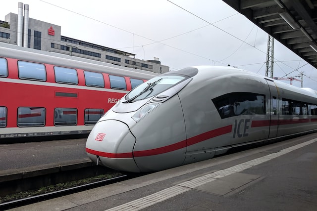 PKP Energetyka podpisała umowę w ramach programu Zielona Kolej - energia z OZE zasili pociągi CTL Logistics  - ZielonaGospodarka.pl