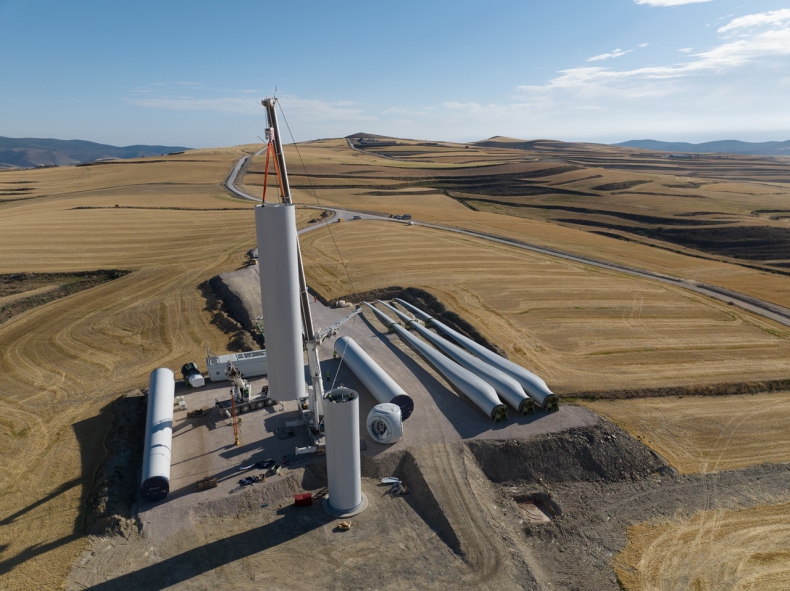 RWE wykorzystuje innowacyjne fundamenty do wsparcia pierwszych turbin na lądowej farmie wiatrowej Rea w Hiszpanii  - ZielonaGospodarka.pl