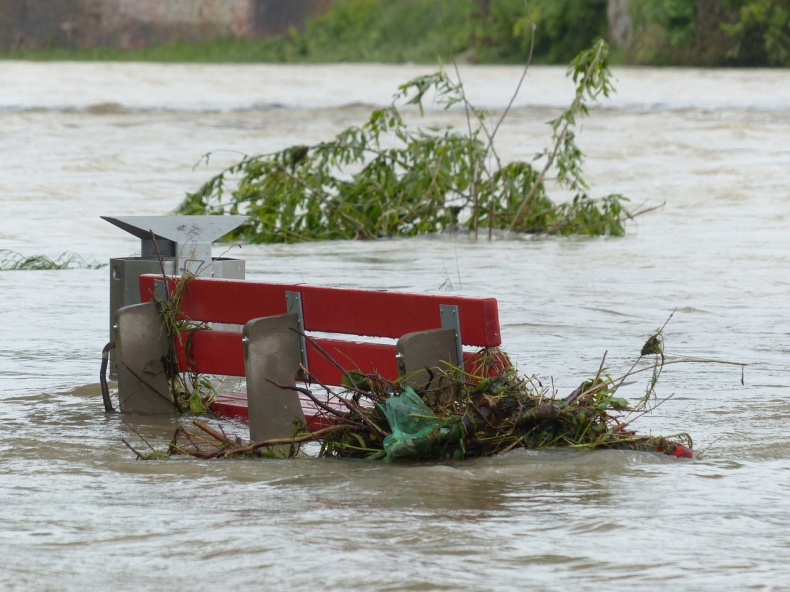 "The Guardian": bogaci truciciele klimatu powinni płacić odszkodowania Pakistanowi za powodzie - ZielonaGospodarka.pl