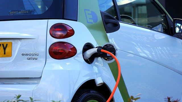 Superszybka ładowarka połączona z magazynem energii przyspieszy rozwój elektromobilności - ZielonaGospodarka.pl